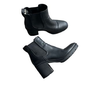 Vince. - Henderson Chelsea Lug Heeled Leather Combat Boot Sz 7.5